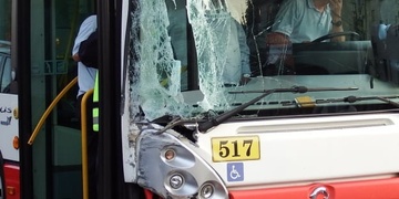 Náhradní autobus na Slovanech již také boural!