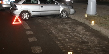Řidič na Rondelu boural a od nehody se utekl napít do hospody