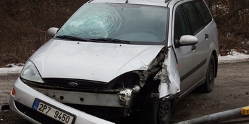 Muž dostal smyk a srazil semafor