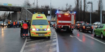 Dopravní nehoda dvou vozidel blokuje křižovatku Těšínská × Jateční × Cvokařská