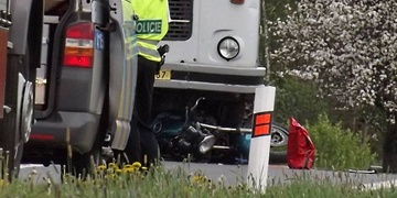 - : Závažná nehoda nákladního vozu a motocyklu ve Spáleném Poříčí