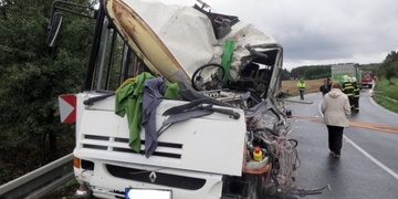 Střet s nákladní vozidlem nepřežil řidič autobusu