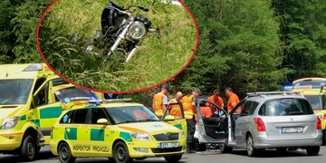 Tragická nehoda v Plzni, motorkář střet nepřežil