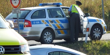 Pozor nehoda u Klatov, řidička vezoucí dítě havarovala