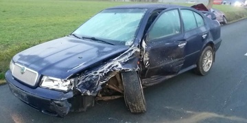 Hromadná nehoda tří vozidel, na místě pět zraněných