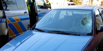 Řidič usnul a najel do skupiny lidí vystupujících z autobusu