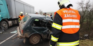 V Lužanech nezvládl řidič kamion a ten se nekontrolovaně řítil obcí