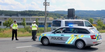 Varování policie, průtah v Karlových Varech uzavřen