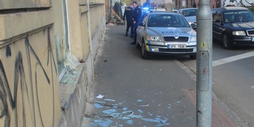 Opilý muž zaútočil na kancelář pracovní agentury