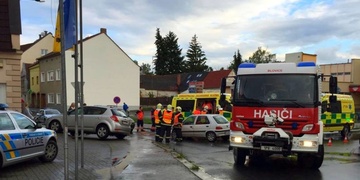 Nehoda se zraněním dítěte - tři velké dopravní nehody opět během dvou hodin