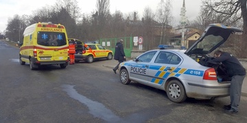 Babičku její příbuzný srazil autem a ujel!