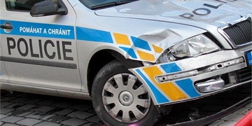 Neviděli jste nehodu policejního vozu a nebo nehodu kdy jiné vozidlo srazilo chodkyni?