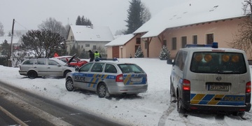 Čelní nehoda dvou vozidel v Želčanech si vyžádala tři zraněné