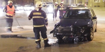 Dopravní nehoda zablokovala křižovatku U Prazdroje