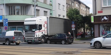 Nehoda kamionu blokuje Klatovskou třídu