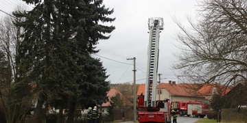 Hasiči zasahují v Letkově