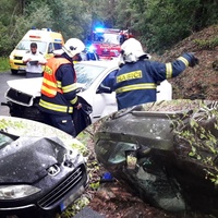 Řidička vyrazila dva protijedoucí vozy ze silnice