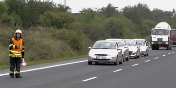 Dopravní nehoda v Líních. Na místě je více zraněných.