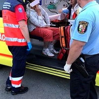 Senior napadl záchranáře