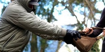Ženu přepadli a okradli ve tři odpoledne v Doubravce
