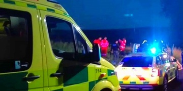 Mrtvého nechali cizinci v havarovaném autě a rozutekli se po okolí