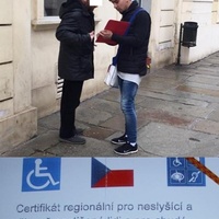 Falešní výběrčí v Plzni. Zadrženi byli díky našemu čtenáři – gratulujeme!