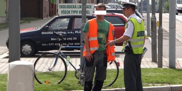 POZOR  : Nehoda vozidla s cyklistou na Slovanech