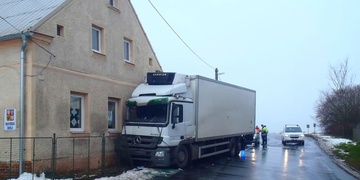 Náklaďák najel do mateřské školky