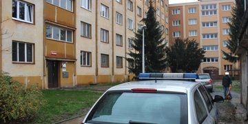 Stařenku v bytě přepadla útočnice a z kabelky jí vzala důchod