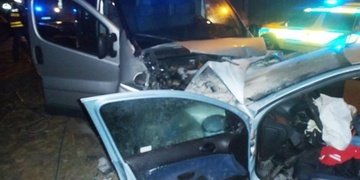 Čelní střet dodávky a osobního auta v Kaznějově