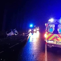 Muž zemřel po nárazu do stromu