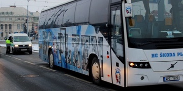 Boural i autobus hokejistů HC Škoda Plzeň