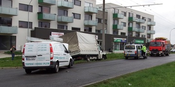 Dvě dopravní nehody s nákladním vozem