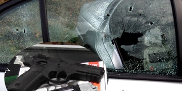 Vzduchová pistole přeci neprostřelí okno auta, nebo ano?