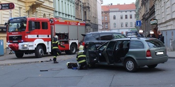 Dopravní nehoda zatarasila křižovatku Kardinála Berana a Plachého