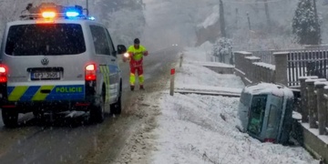 Sníh způsobil desítky nehod