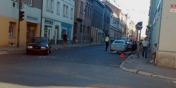V Plzni boural testovací Mercedes