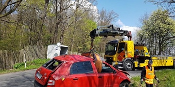 Dvě nehody najednou, čtyři lidé v nemocnicích – , 