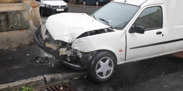 Střet dodávky a trolejbusu v Koperníkově ulici