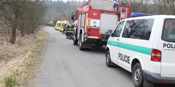 Dopravní nehoda u Sytna, vozidlo vyletělo ze silnice