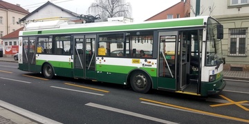 V plzeňských PMDP zavládla panika, 38 trolejbusů se muselo zastavit na trati