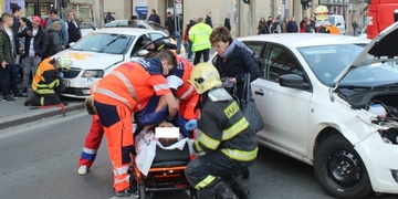 Velká dopravní nehoda Americká x Klatovská ochromila dopravu ve středu města