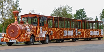 Do ulic Plzně vyrazil nový zoo-vláček a po dvaceti letech nahradil původní soupravu