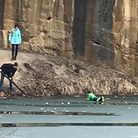 Pod dítětem se probořil led a hrozilo mu utopení