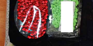 Drogy si objednávají poštou