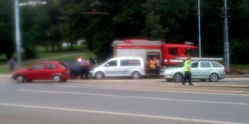Nehoda na konečné jedničky na Slovanech