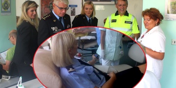 Pojďme s nimi! Nejvýše postavení policisté v kraji jdou příkladem - darují krev